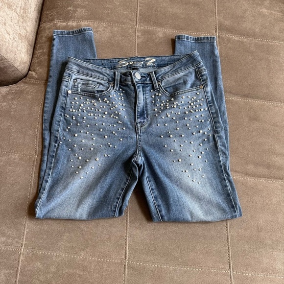 Seven7 Blue Skinny Jeans with Elegant Pearl Details - Picture 3 of 10